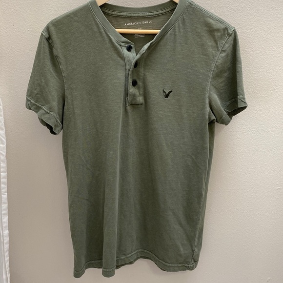 American Eagle Men’s olive green short sleeve button up shirt. Size small. - Picture 1 of 5